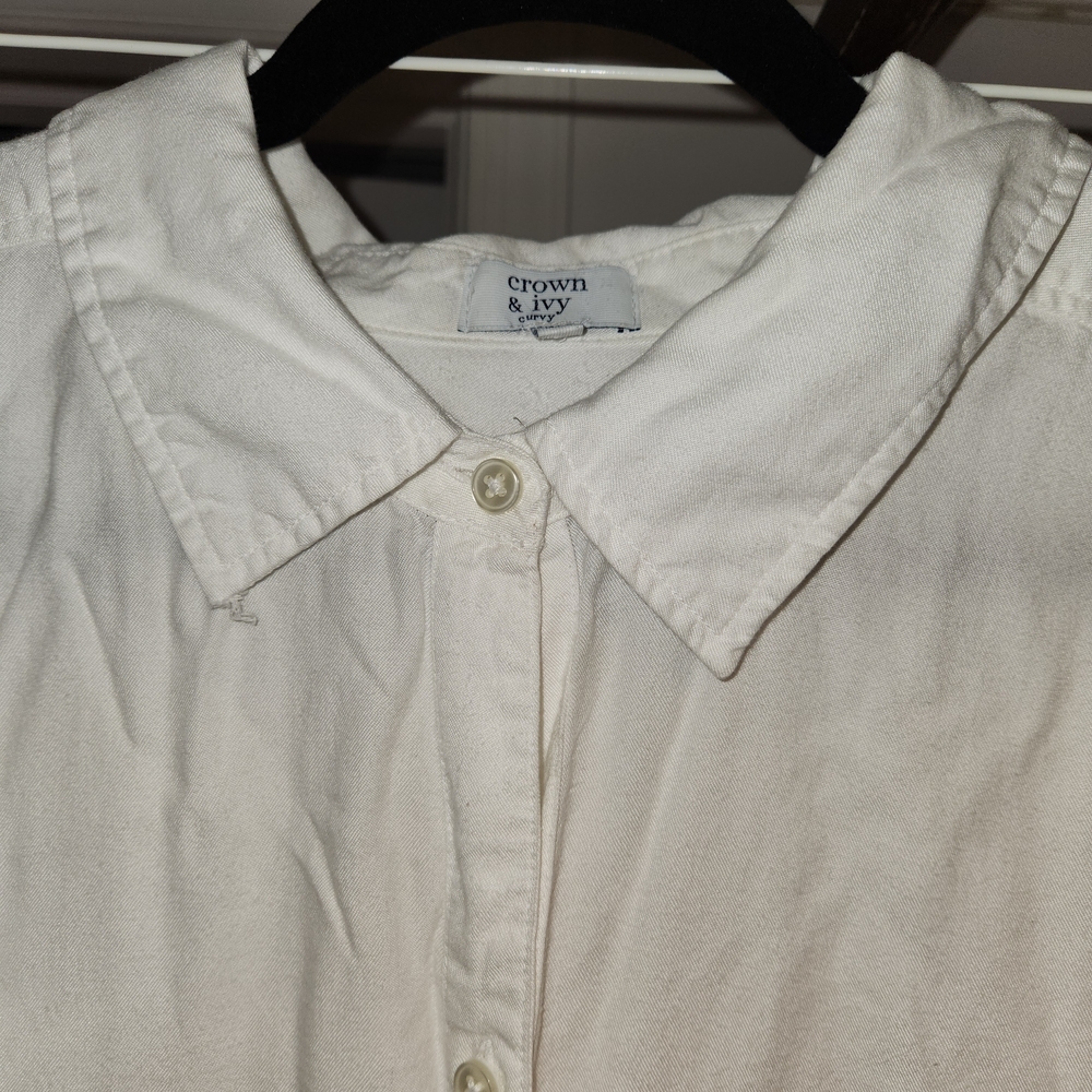 Crown & Ivy Cream Button-Up Blouse